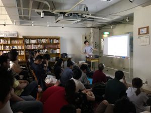2人のゲストスピーカーの話を聞いた後、参加者全員参加で対話を行います。