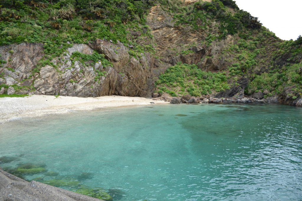 奄美大島の隣島：加計呂麻島の海。コバルトブルーです。